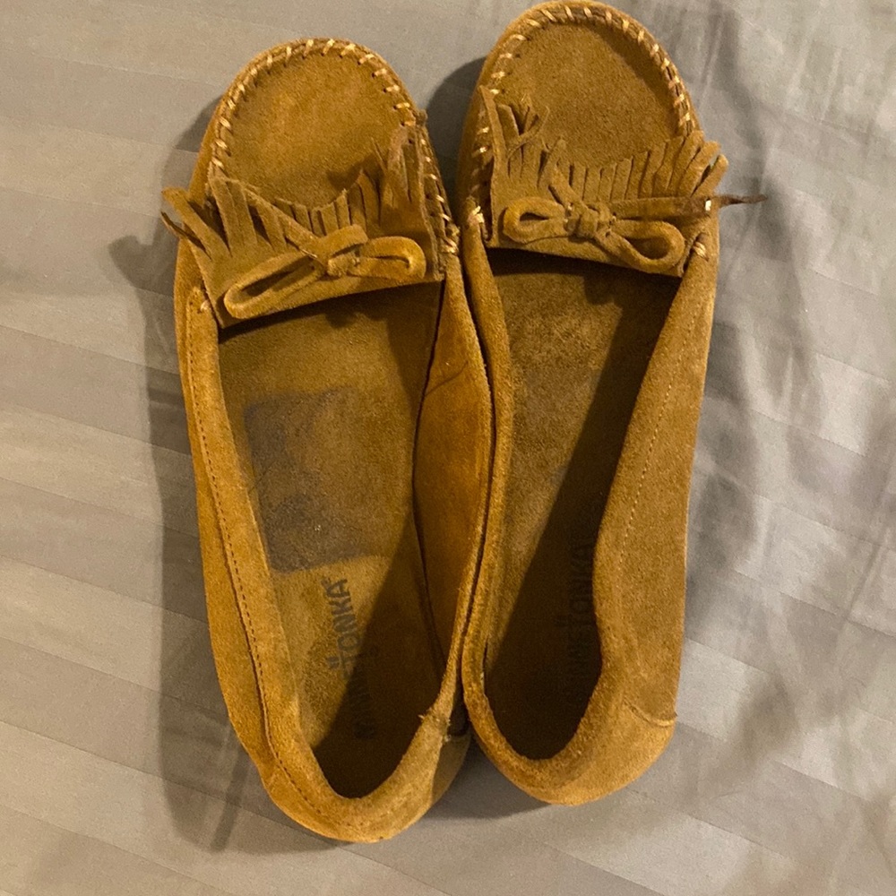 Minnetonka brown suede moccasins sz8